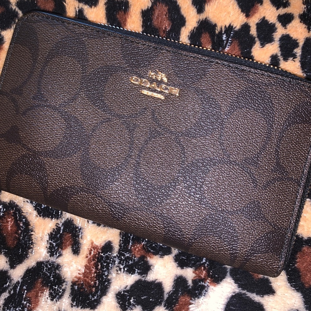 Coach Wristlet: Dark Brown